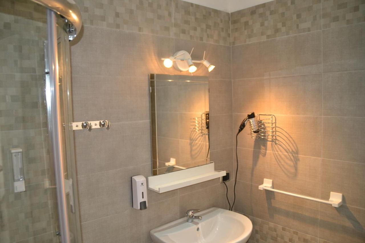 Bed and Breakfast 2 Passi A Napoli Exterior foto
