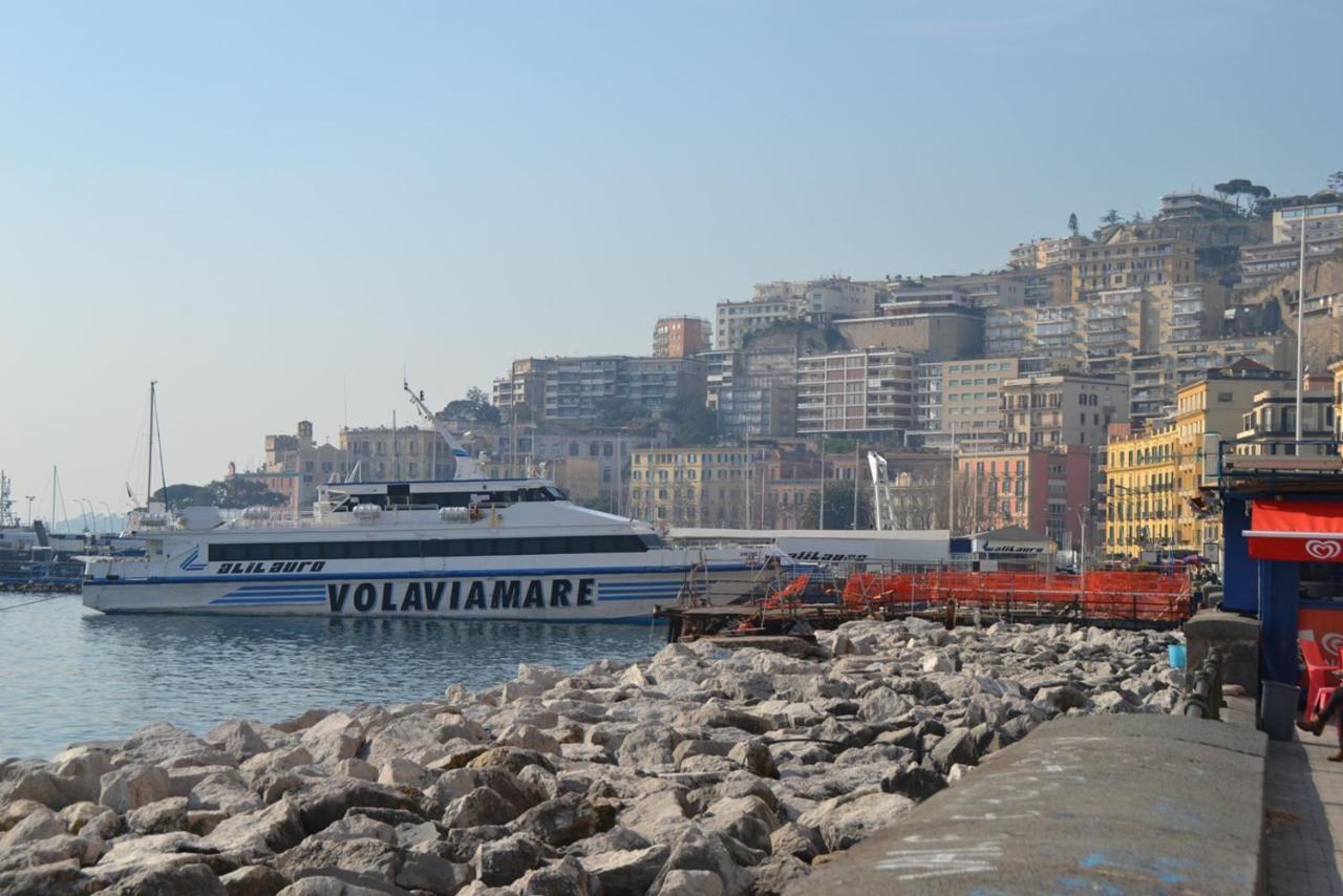 Bed and Breakfast 2 Passi A Napoli Exterior foto